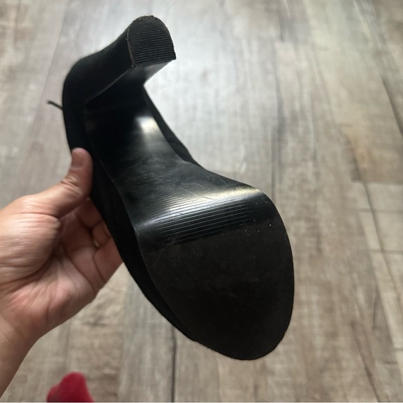 Elegant Black Peep-Toe Heels - Picture 11 of 15